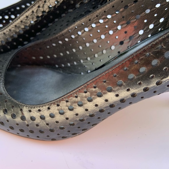 Stuart Weitzman Black Heels Size 6W - Picture 3 of 13